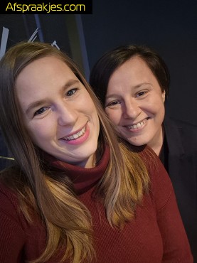 2vrouwen zoeken man voor trio