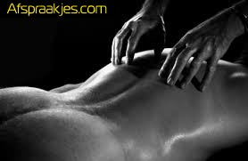Anti-stress  massage voor mannen en jongens door masseur verwend . My-Time Men only  