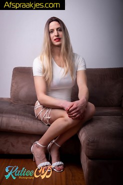 Crossdresser zoekt jongens voor deze namiddag Roeselare