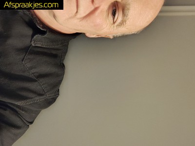 Meester Artyom zoekt slaven en slavinnen