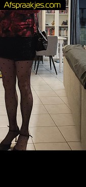 erotische massage  met zeer mooie slanke T girl x