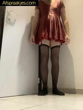 Sissy zoekt geduldige dominant voor Skype sessie