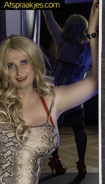 Sexy Trans Hoer NikitaTrans Geeft bare Gangbang Party Te Hasselt