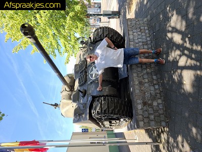 ZOEK EEN GEILE VROUW OF KOPPEL ( CUCKOLD) MATURE....OF