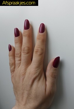 Slutty nails