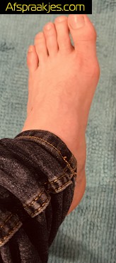 Wie wil mijn geile voeten gebruiken