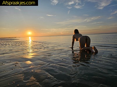 Lotte VDB gangbang met bukkake: 5 vriendinnen en koppels doen dit 1x per maand