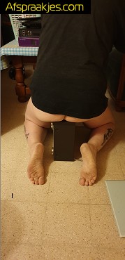 welke dame dufrt sliploos op een man z'n fragiele stereo aparaat zitten en plast het vol