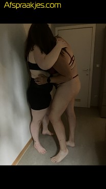 Wie heeft er morgen zin in een triootje met 2 Vlaamse meiden?