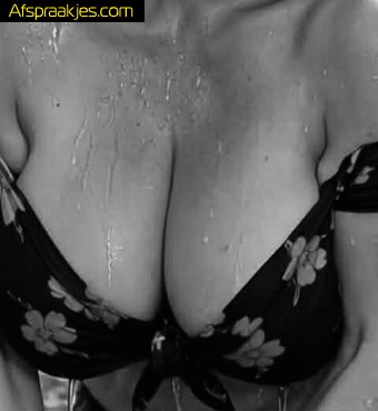 EVI KNAPPE MOLLIGE MET SUPER GROTE ECHTE BORSTEN 100% TOPSERVICE