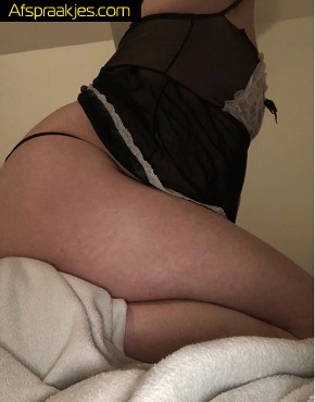 Welk koppeltje heeft zin in een jongere bi bottom? 