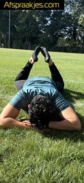 Boy (met sokkenfetish) zoekt daddy masseur om goed aangepakt te worden. 