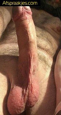 Daddy zoekt nieuwsgierige twink (18-30) voor intens, veilig spel