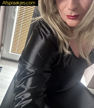 Knap travestietje staat geil