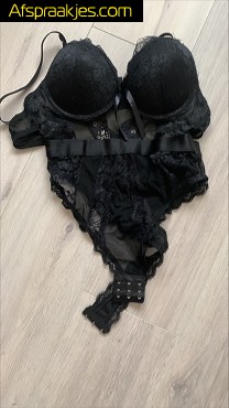 Zoek femboy of lingerieboy