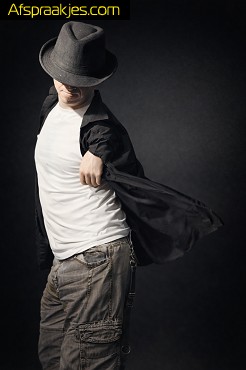 Zoekt leuke ruimdenkende meid. ===>>> 600� <<<===