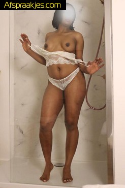 Escort Sandra - Een exotisch meisje met een slank figuur