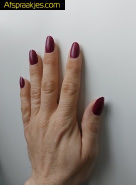 Slutty nails