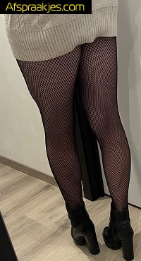 Zoek man liefst kleinere dunnere pik. Ook 65+ trio. Bikoppels. Koppels