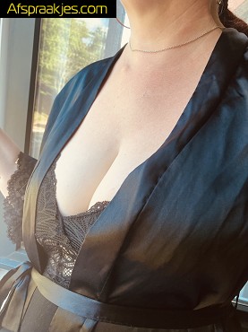 Wie heeft er straks zin in een hete date met dit Vlaams milfje?