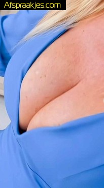 EVI KNAPPE MOLLIGE MET SUPER GROTE ECHTE BORSTEN 100% TOPSERVICE