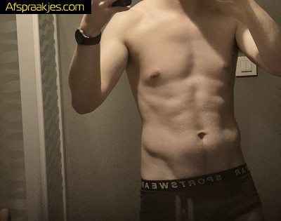 23j gast zoekt verblijf/huurplaats kortrijk of andere geile dingen ook