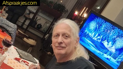 ZOEK EEN VROUW, BLANK, AZIATISCH OF ZWART VOOR RELATIE MAAR DIE OOK SEX SLAVIN IS VAN MIJ