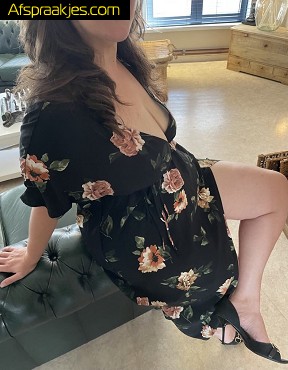 Amalia ongeëvenaarde GFE.Noami Ebbenhouten pure lust.Petra naturelle milf.