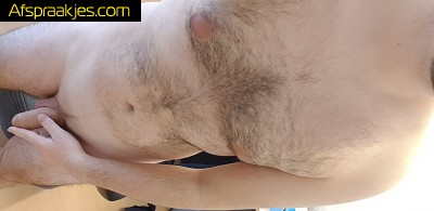 Jonge experimenterende bottom slave